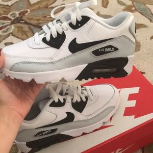 Nike air max 90 size 5Y NEW! Only tried on once
